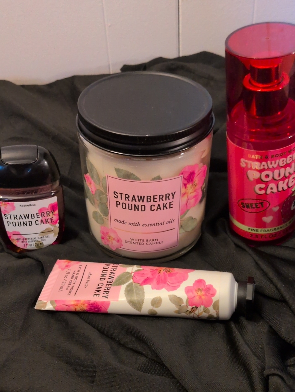 White Barn Strawberry Pound Cake Gift Set - Pink & Red Accents
